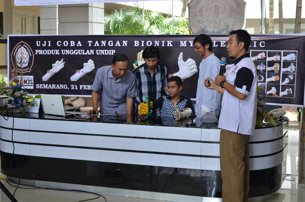 Undip Develops Bionic Hand and Electric Car