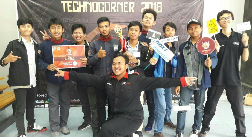 Mechanical Engineering & Electrical Engineering Robot Team 2nd Place in Soccer Robot Competition Tecnocorner 2018